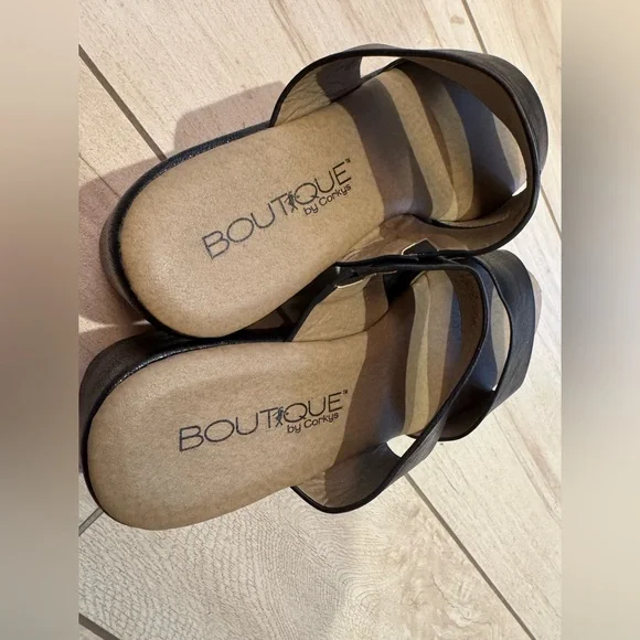 BOUTIQUE by CORKYS Black Shamrock Strappy Sandals - Picture 6 of 10